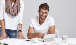 colaborarea cu un freelancer