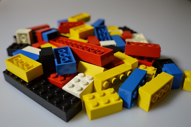Construind viitorul cu Lego: Povestea fondatorului și invenției sale remarcabile