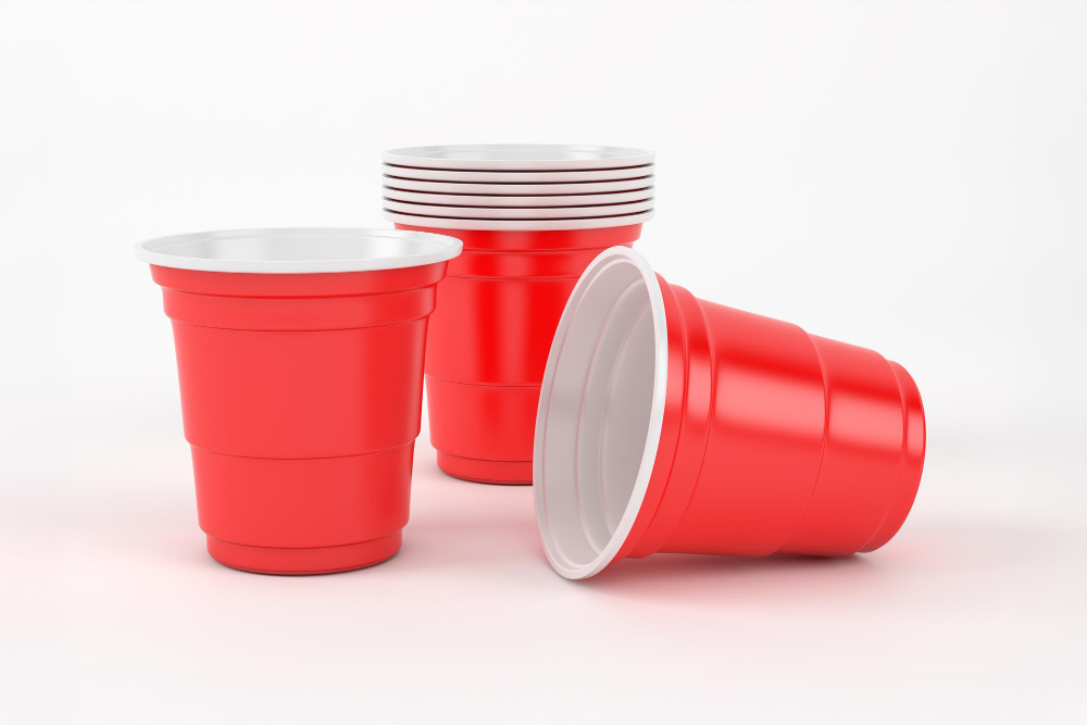 Paharele din plastic: soluția versatilă pentru evenimente și petreceri