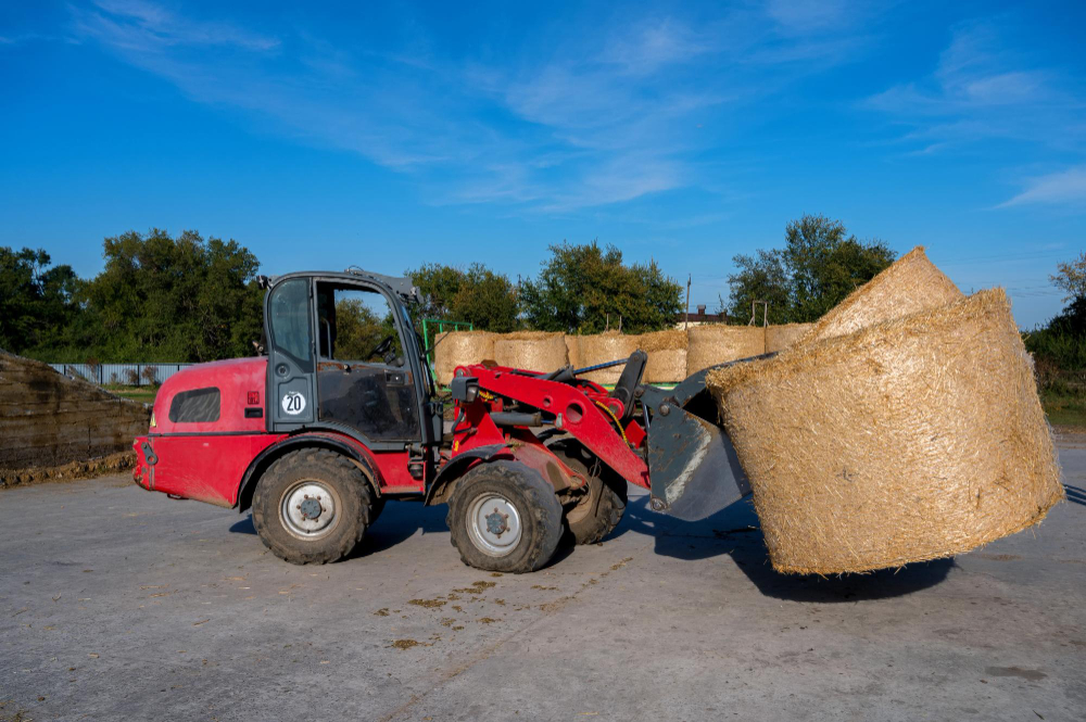 Avantajele folosirii unui încărcător telescopic în agricultură