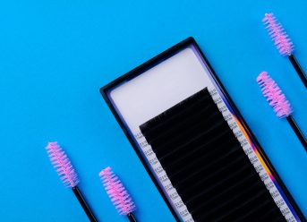 Extensii de gene și periuțe profesionale pentru lash artiști